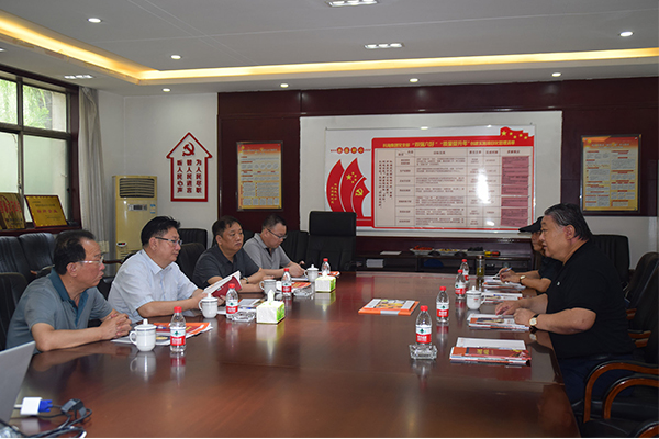 臨汾市市場監(jiān)督管理局局長、非公企業(yè)黨委書記張東紅<br>在科海集團(tuán)調(diào)研非公黨建工作